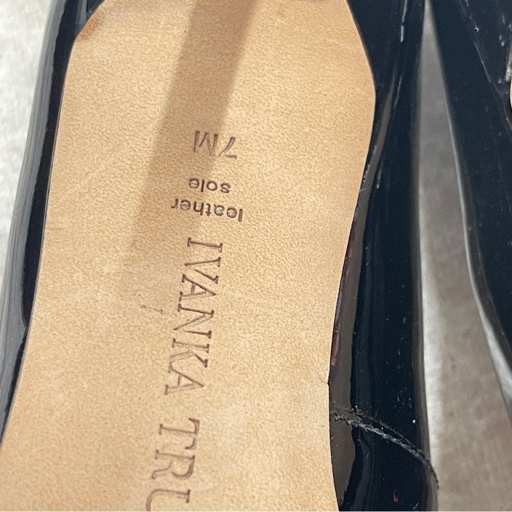 Ivanka Trump pointed toe Black Leather Pumps in size 7 - Picture 8 of 8